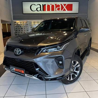 TOYOTA HILUX SW4 2.8 D-4D TURBO DIESEL SRX PLATINUM 7L 4X4 AUTOMÁTICO